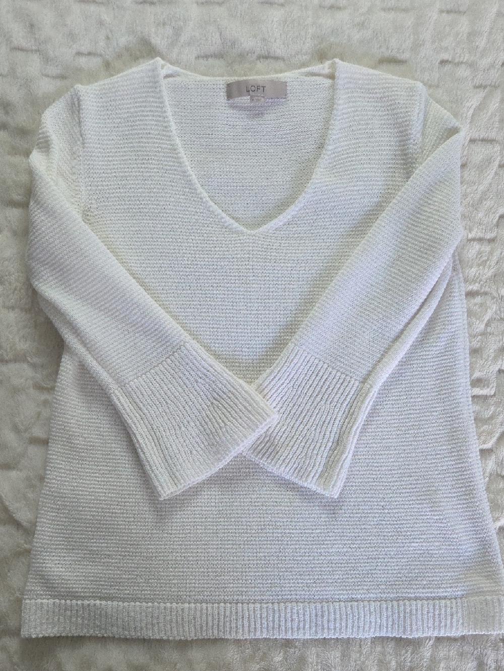 LOFT White V-Neck Lightweight Knit Sweater | Subtle Bell Sleeve | Size M